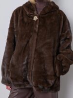 Συνθετική Γούνα Με Κουμπιά Κόσμημα